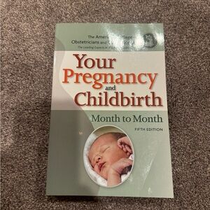 Barnes & Noble Your Pregnancy and Childbirth Guide - Green and White Cover